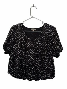 Pleione Polka Dot Black White V-Neck Short Sleeve Bubble Hem Top